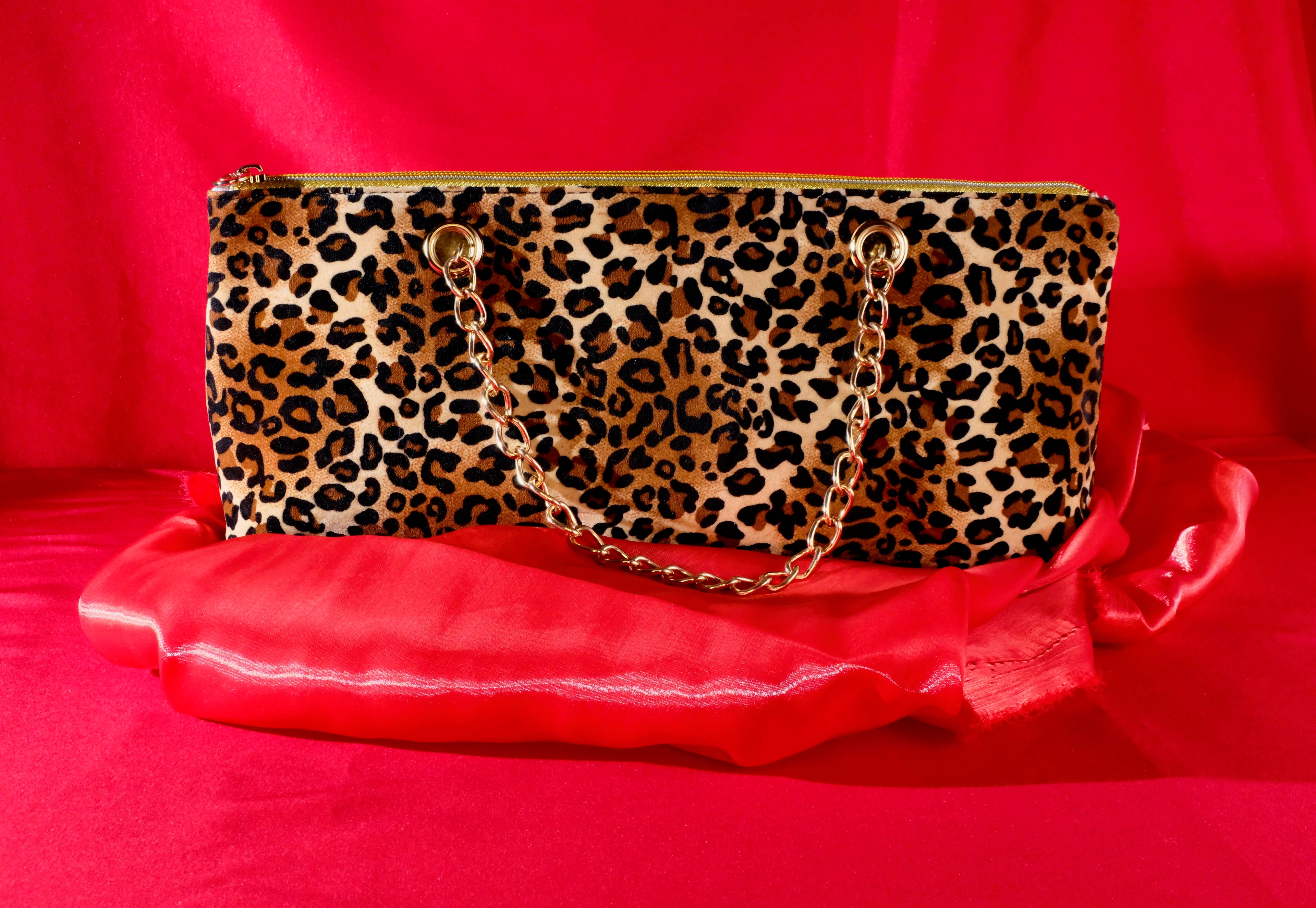 Leopard Insulated Wine Bag and Stopper Set