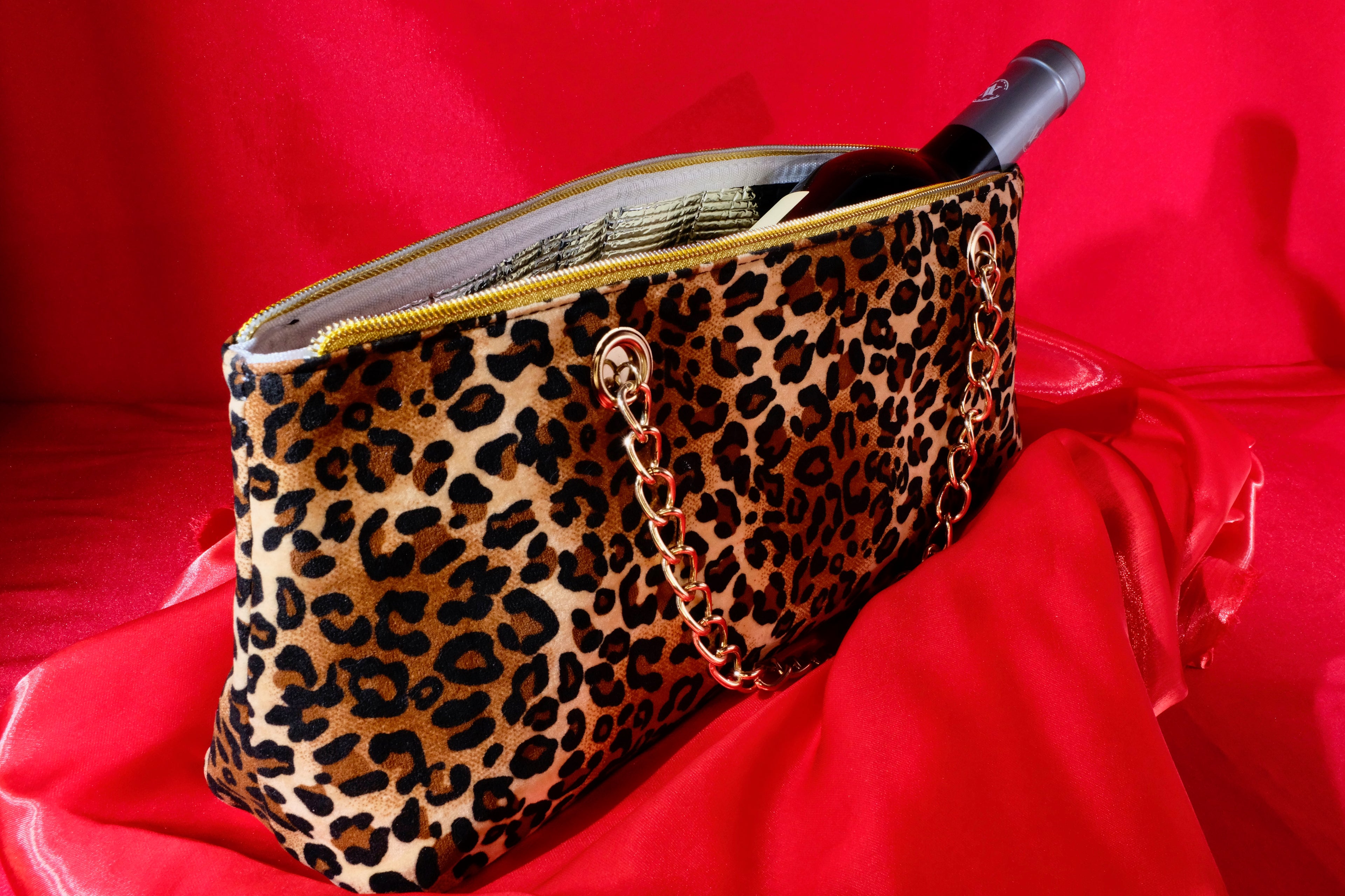 Leopard Insulated Wine Bag and Stopper Set