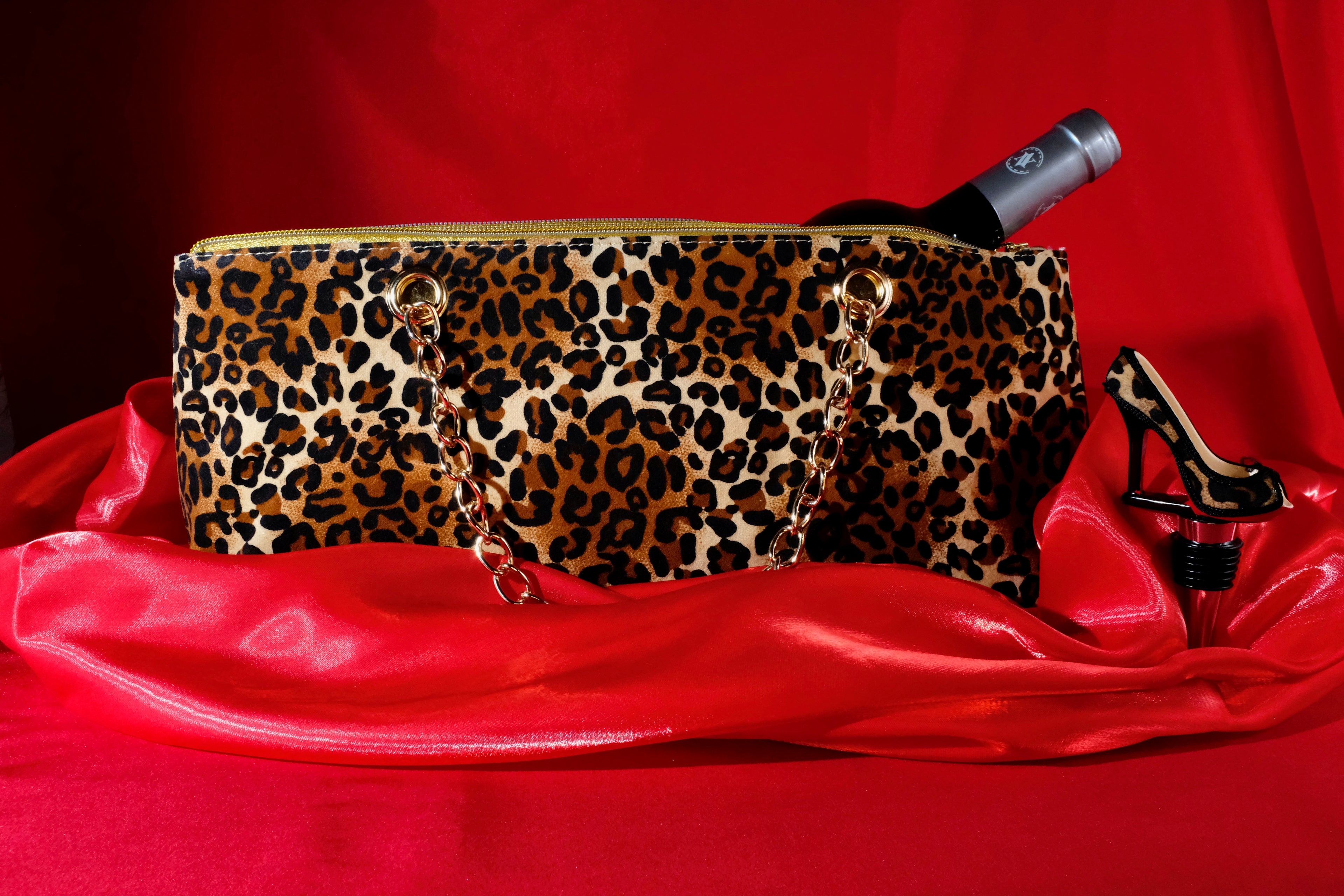 Leopard Insulated Wine Bag and Stopper Set
