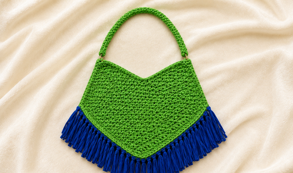 Hobo bag with fringes