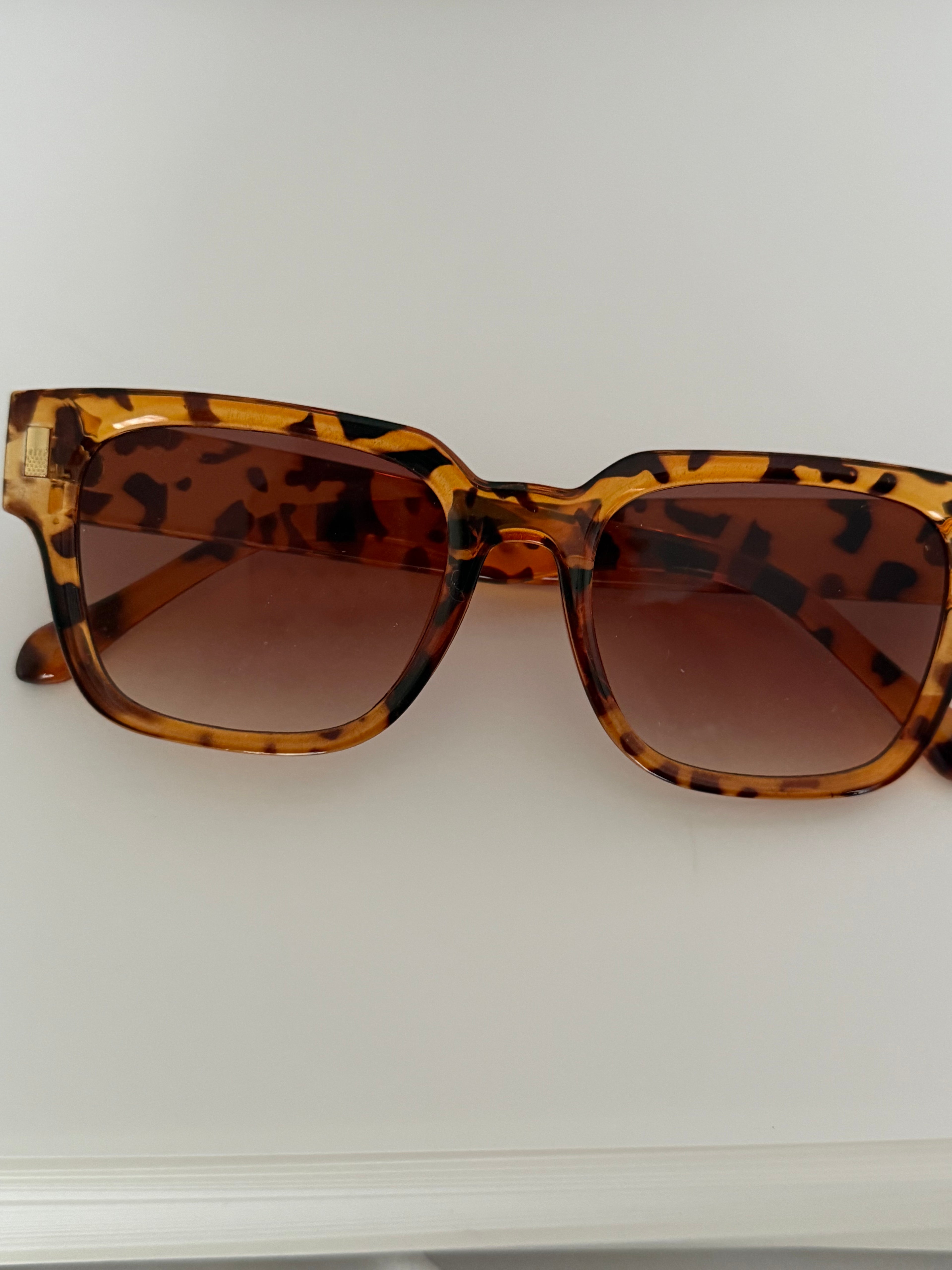 Sunglasses +Chain Set