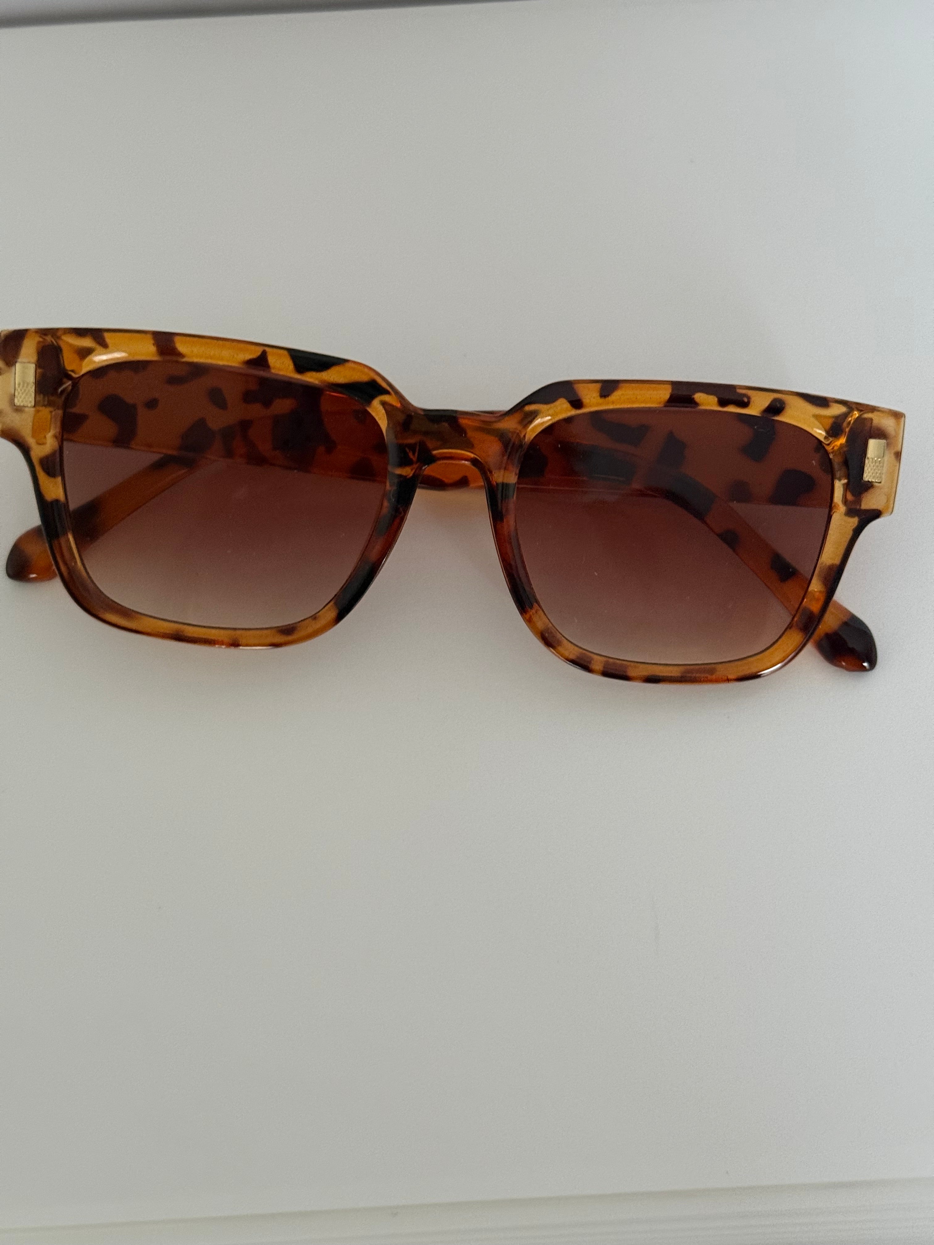 Sunglasses +Chain Set
