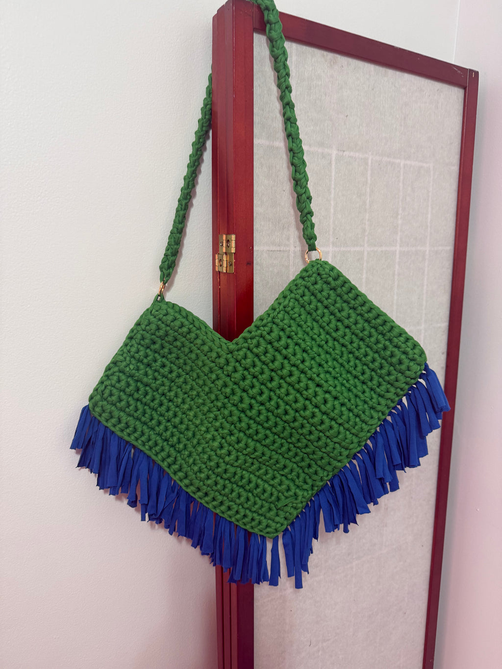 Hobo bag with fringes